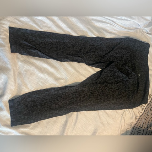 Black and grey leopard print lululemon leggings (14) - Picture 2 of 2